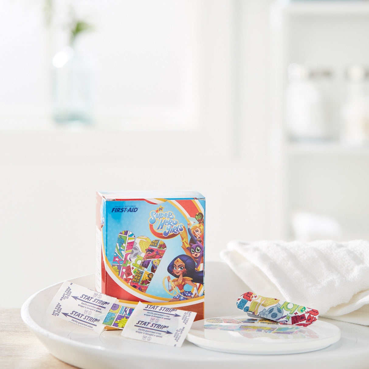 Adhesive Strip Stat Strip® Plastic Kid Design (DC Super Hero Girls) 3/4 X 3 Inch Sterile - BeHope