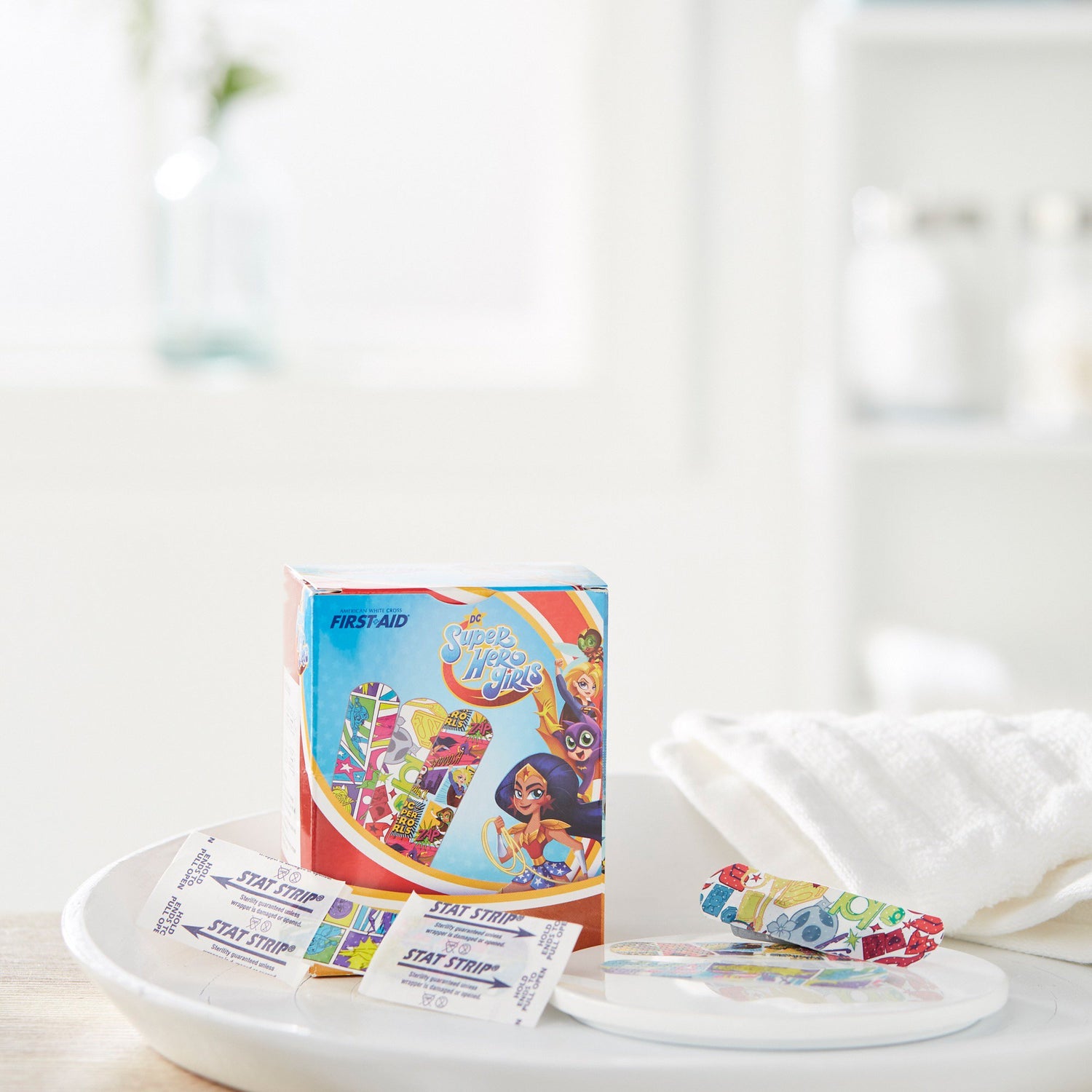 Adhesive Strip Stat Strip® Plastic Kid Design (DC Super Hero Girls) 3/4 X 3 Inch Sterile - BeHope