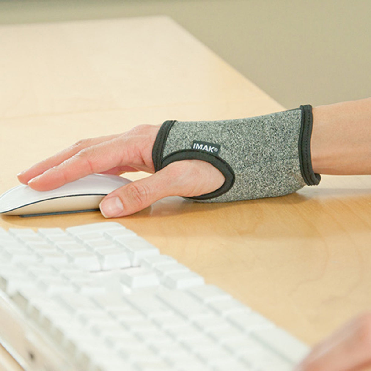 Computer Gloves IMAK RSI Low Profile Cotton / Elastic Left or Right Wrist Black / Gray One Size Fits Most - BeHope