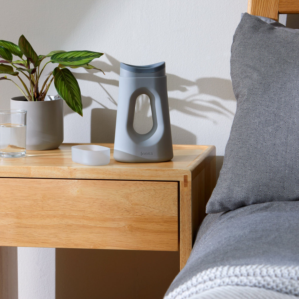 Female Urinal The Loona 30 oz. With Closure Single Patient Use - BeHope