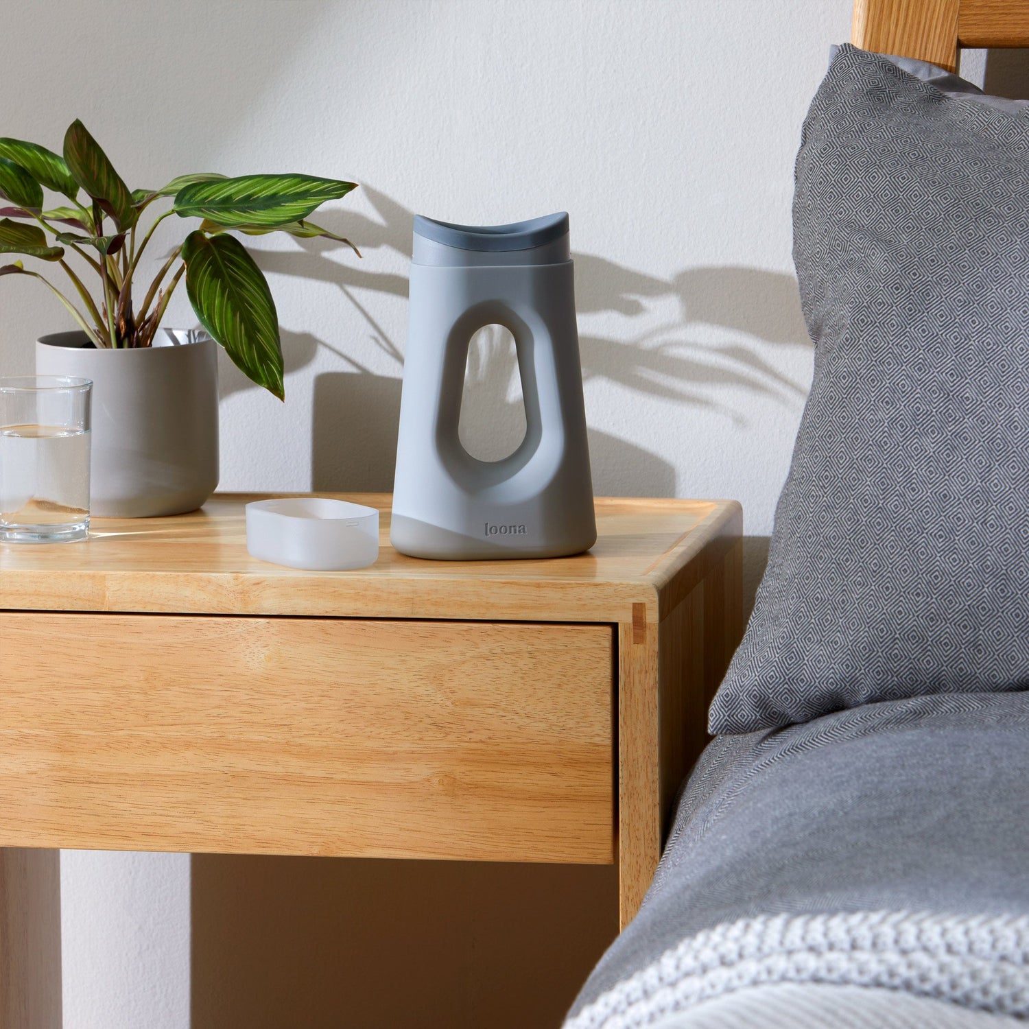 Female Urinal The Loona 30 oz. With Closure Single Patient Use - BeHope