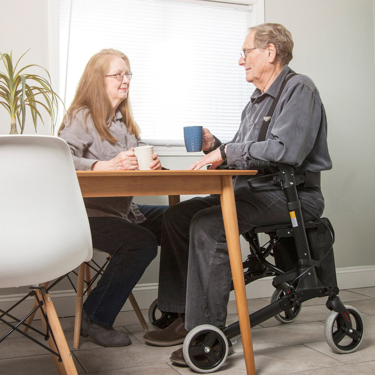 4 Wheel Rollator HealthSmart® Gateway Titanium Gray Adjustable Height / Lightweight / Folding Aluminum Frame - BeHope