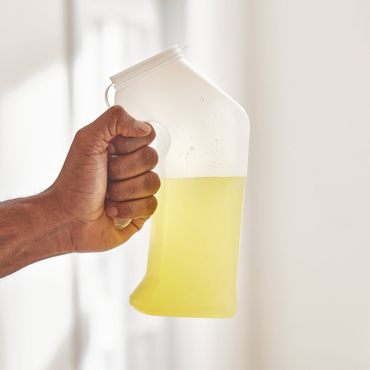 Male Urinal McKesson 1 Quart / 1000 mL With Closure Single Patient Use - BeHope