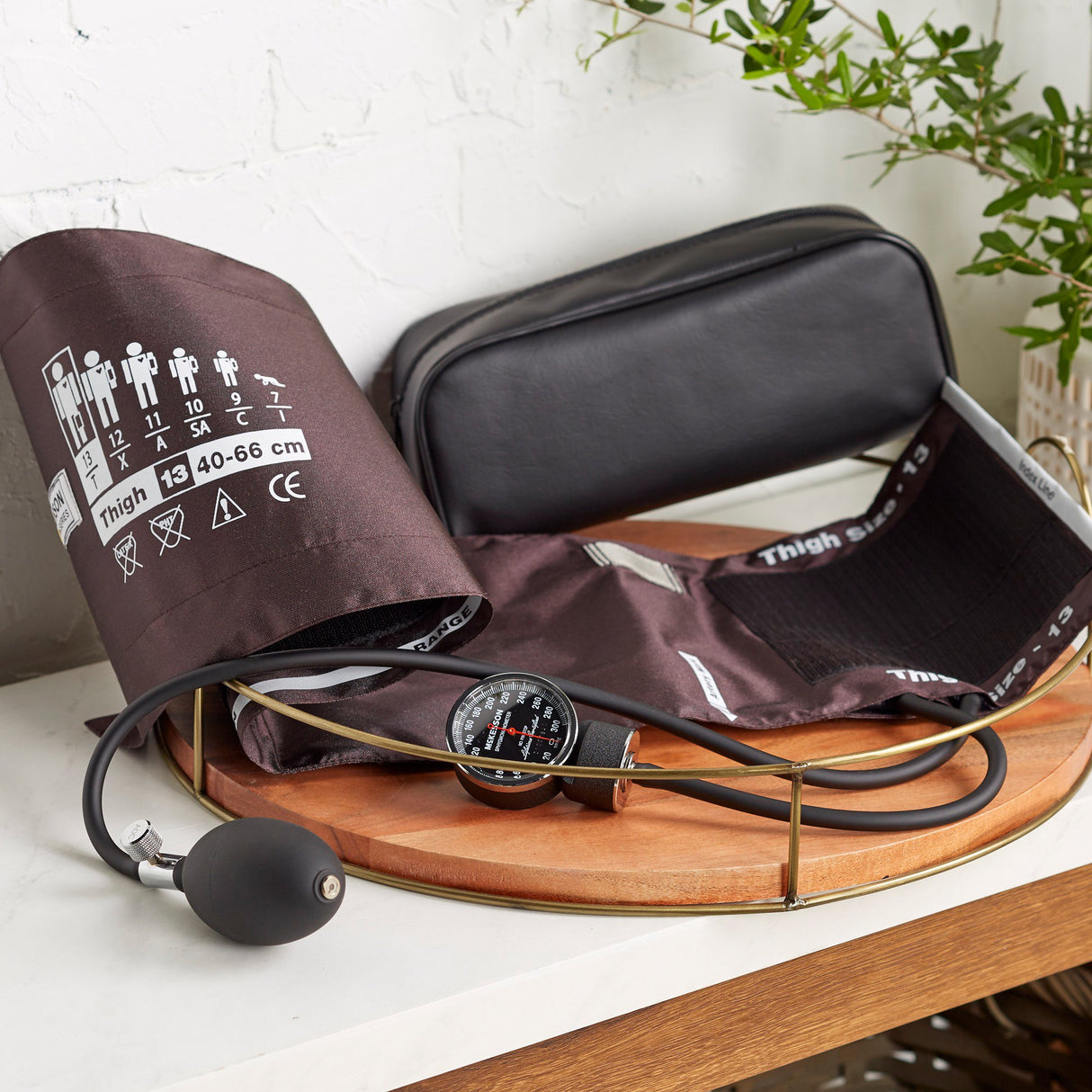 Aneroid Sphygmomanometer Unit McKesson LUMEON™ Thigh Cuff Nylon Cuff 40 - 66 cm Pocket Aneroid - BeHope