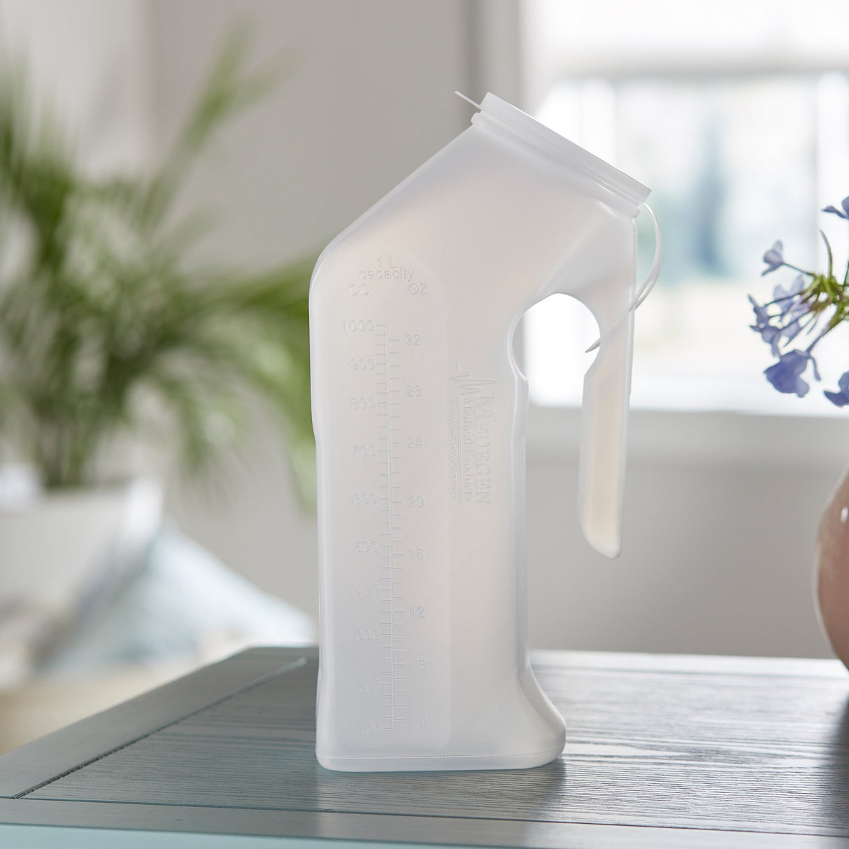 Male Urinal McKesson 1 Quart / 1000 mL With Closure Single Patient Use - BeHope