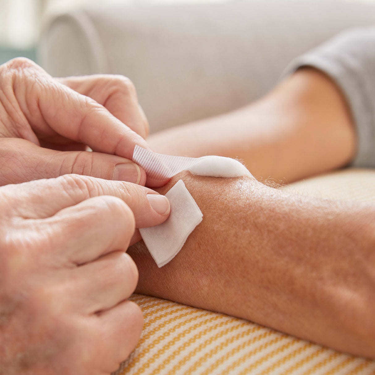 Adhesive Remover McKesson Wipe 50 per Box - BeHope