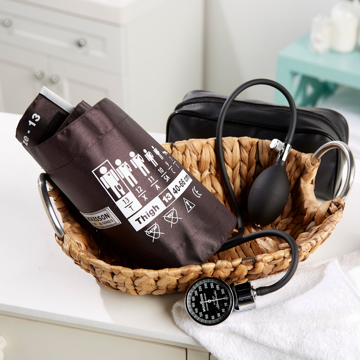 Aneroid Sphygmomanometer Unit McKesson LUMEON™ Thigh Cuff Nylon Cuff 40 - 66 cm Pocket Aneroid - BeHope