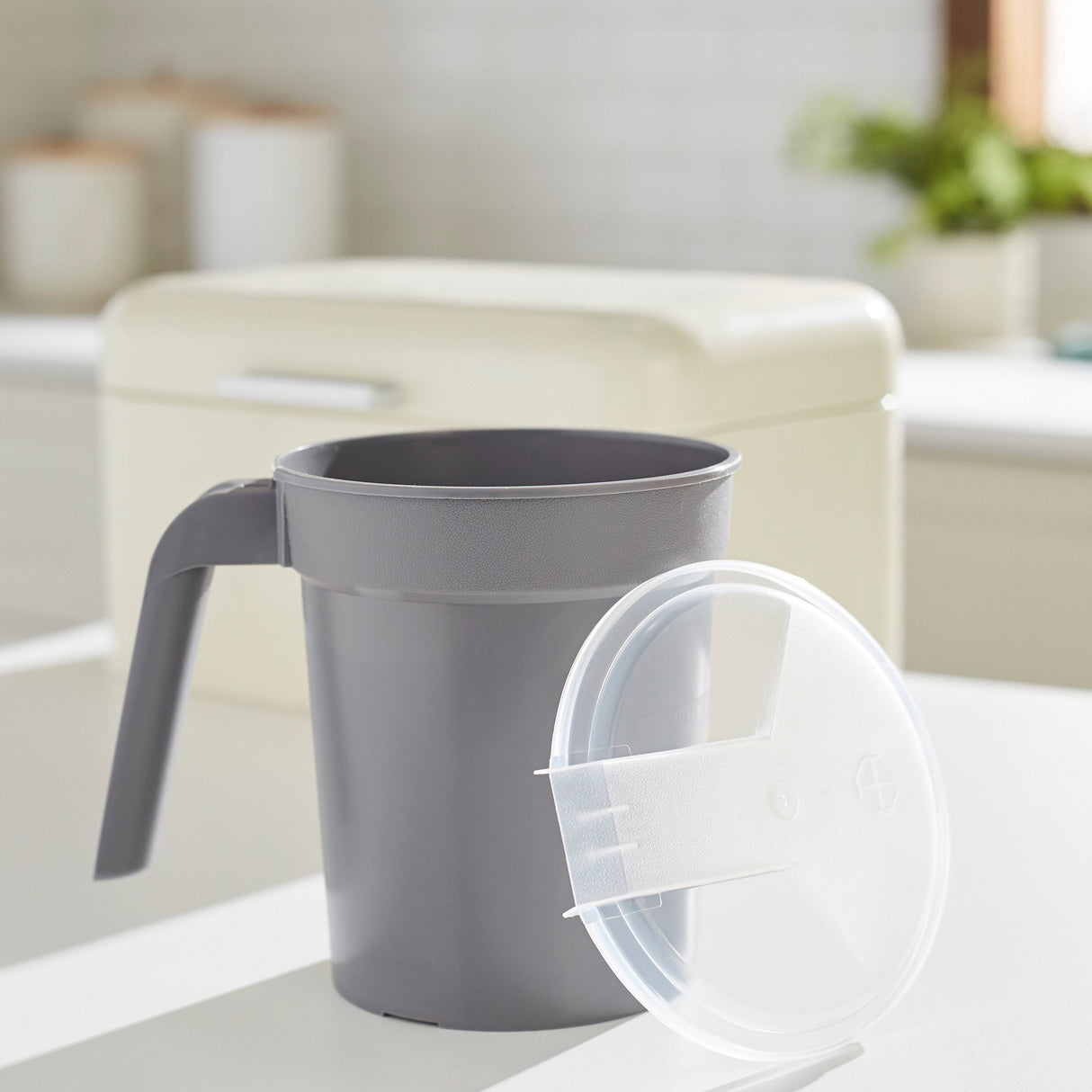 Pitcher Mckesson Cold 32 oz. Graphite - BeHope