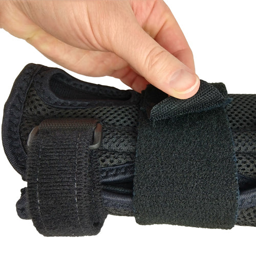 Blue Jay Dlx Wrist Brace Black for Carpal Tunnel  Right Sm/Md