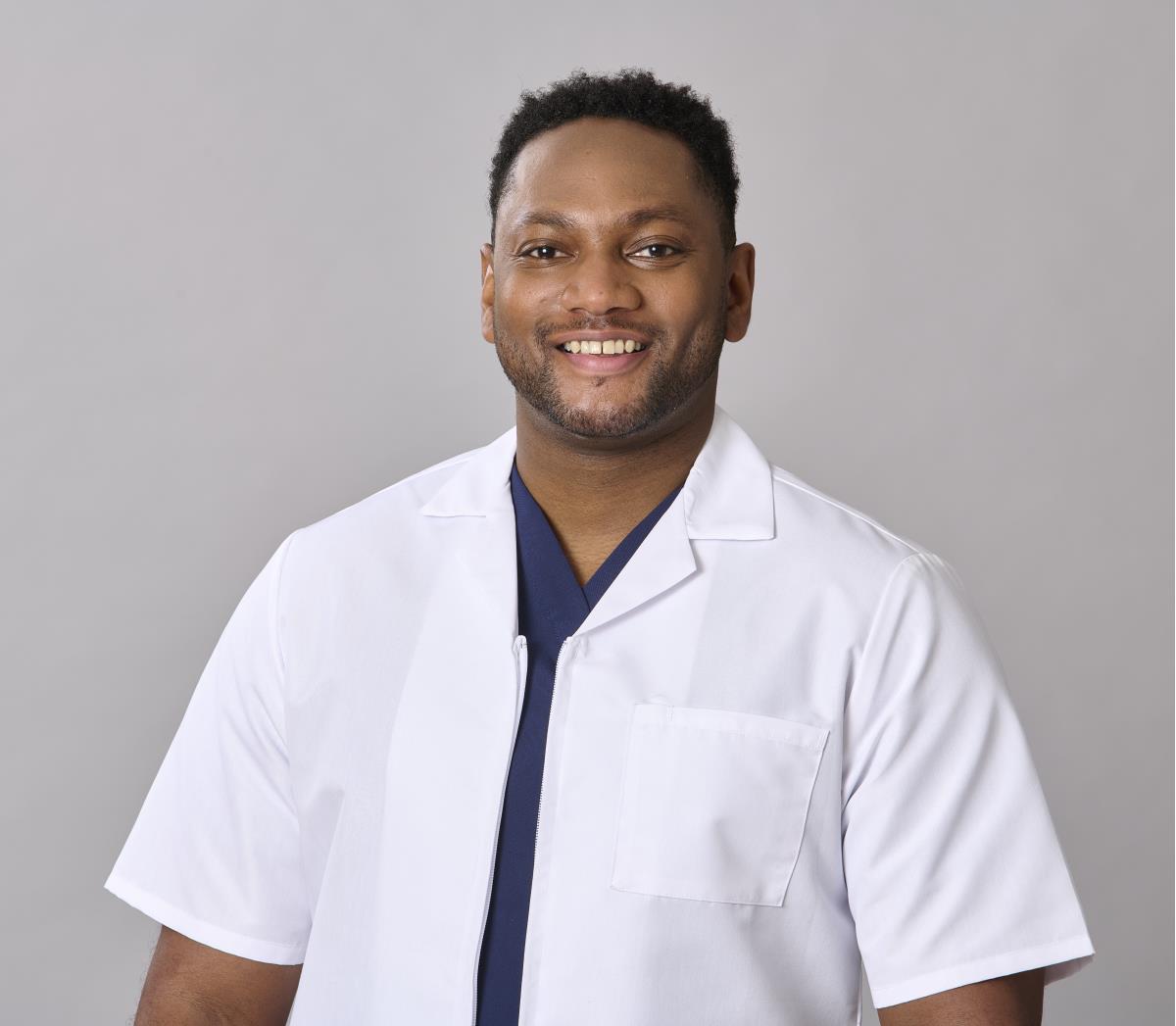 Medline Propel Unisex 4-Pocket Consultation Smocks