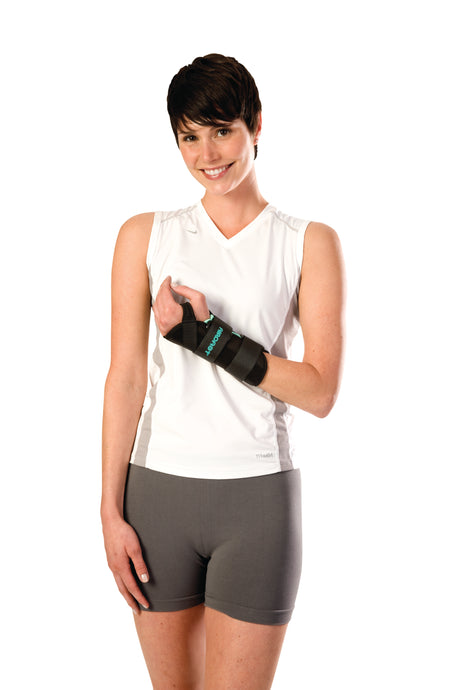 Wrist Brace with Thumb Spica AirCast® A2™ Aluminum / Foam / Nylon Right Hand Black Medium - BeHope